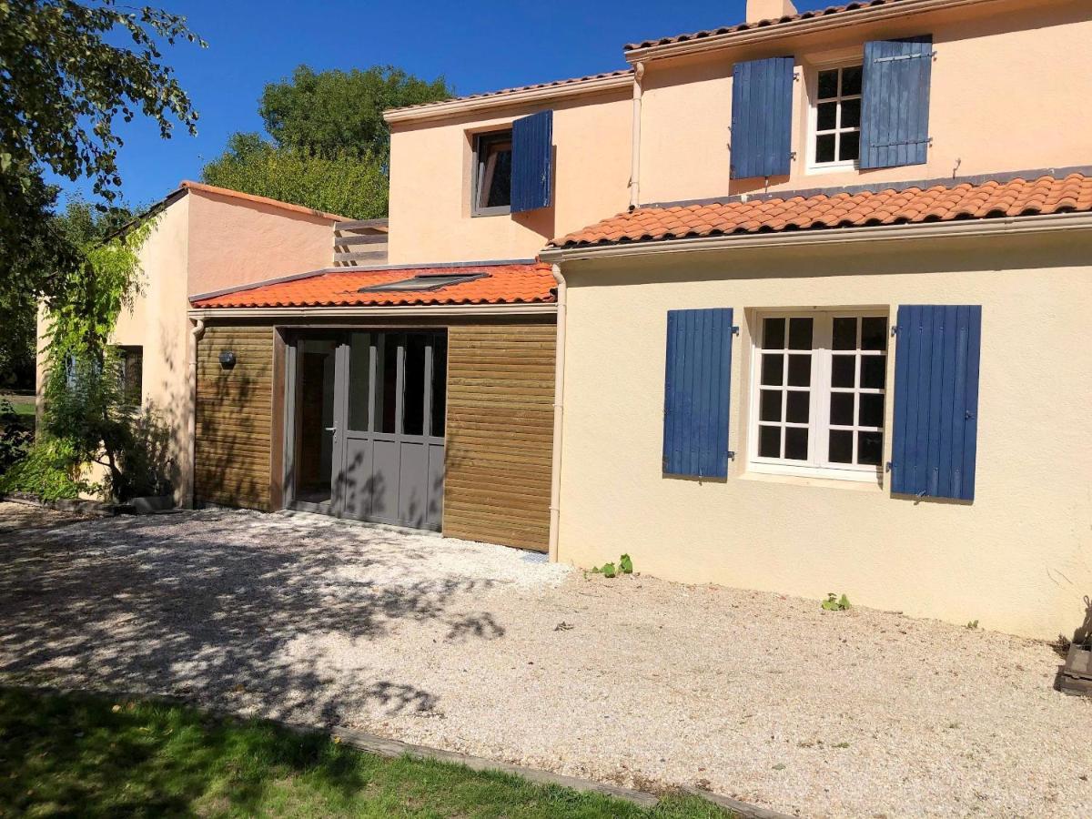 Maison Charmante Avec Piscine Privee A Saint-Georges-De-Pointindouxc ภายนอก รูปภาพ